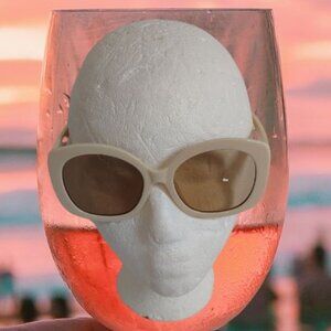 BEIGE OVERSIZED VINTAGE RETRO STYLE SUNGLASSES WITH LIGHT TINT